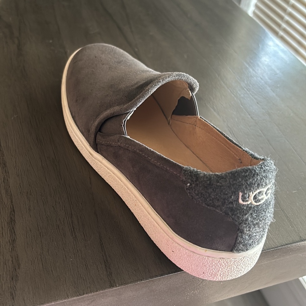 Ugg slide on's